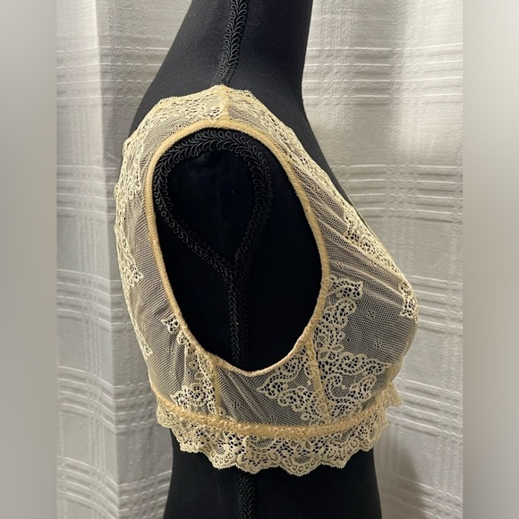 NWOT ONLY HEARTS So fine lace tank bralette - Picture 4 of 10